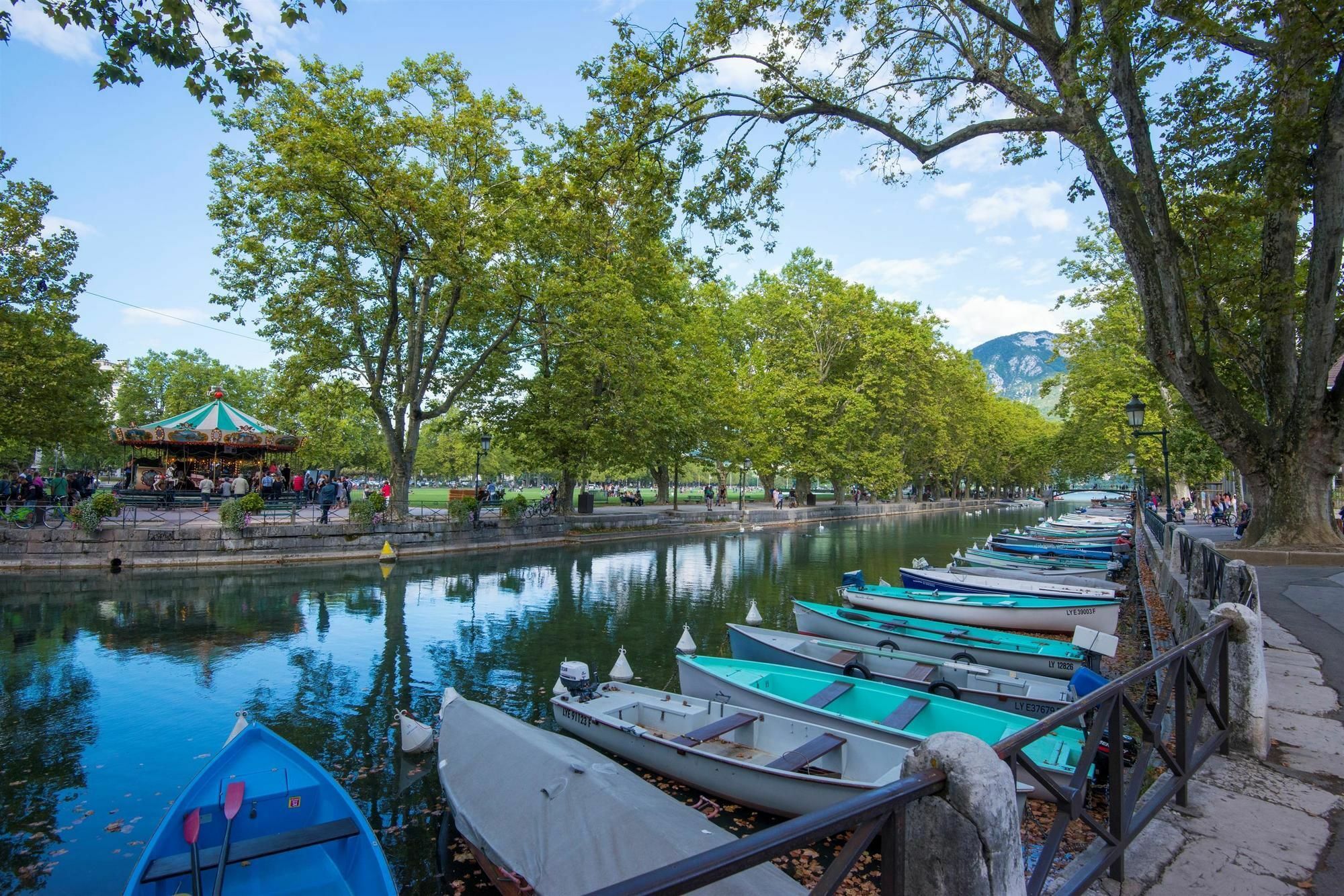 Отель Campanile Annecy - Cran Gevrier Экстерьер фото
