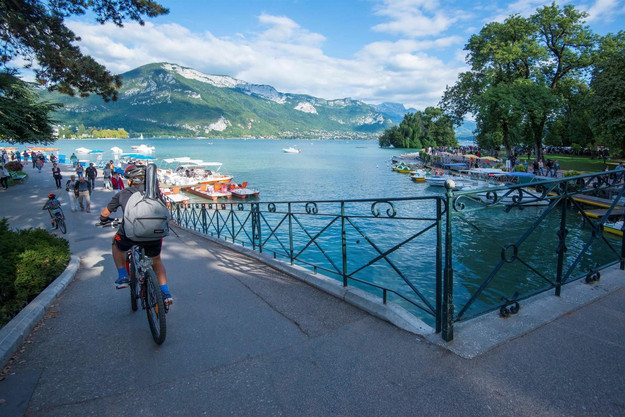 Отель Campanile Annecy - Cran Gevrier Экстерьер фото