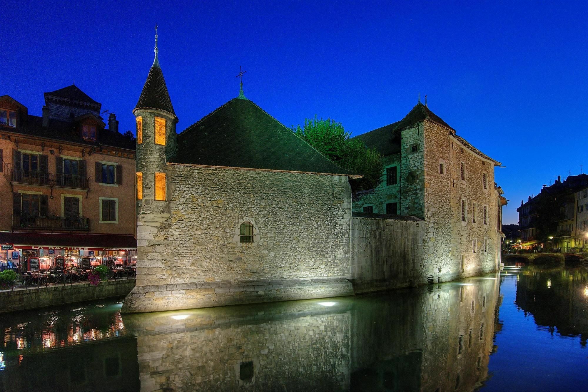 Отель Campanile Annecy - Cran Gevrier Экстерьер фото
