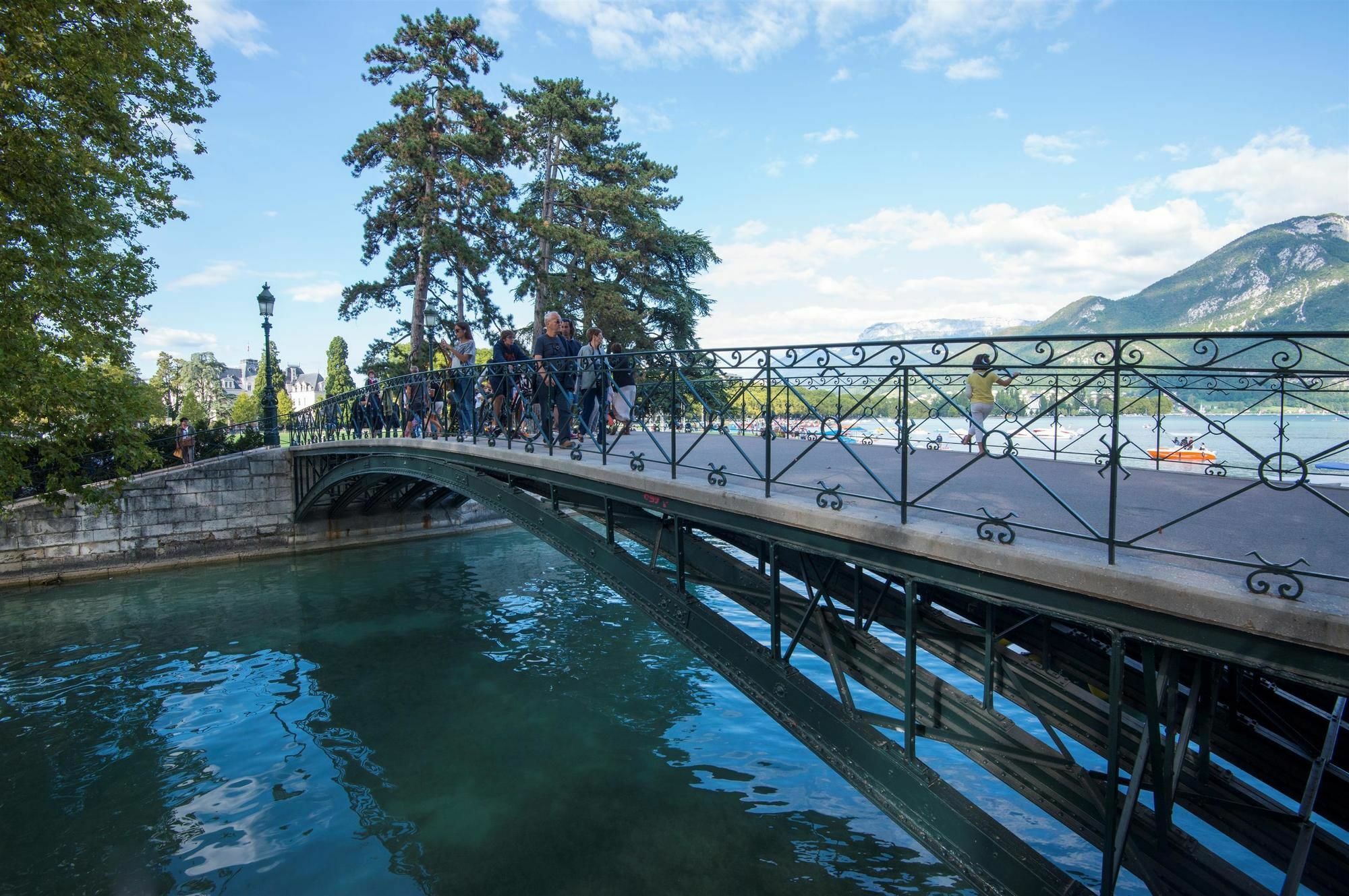 Отель Campanile Annecy - Cran Gevrier Экстерьер фото