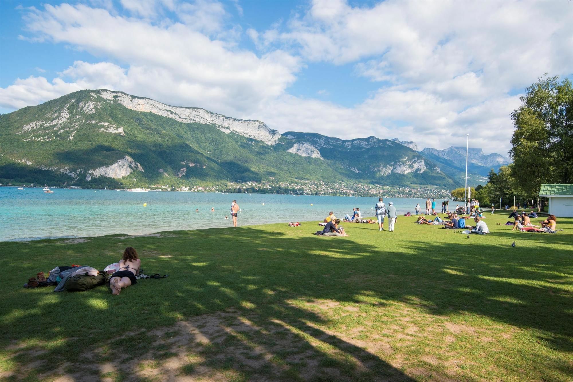 Отель Campanile Annecy - Cran Gevrier Экстерьер фото