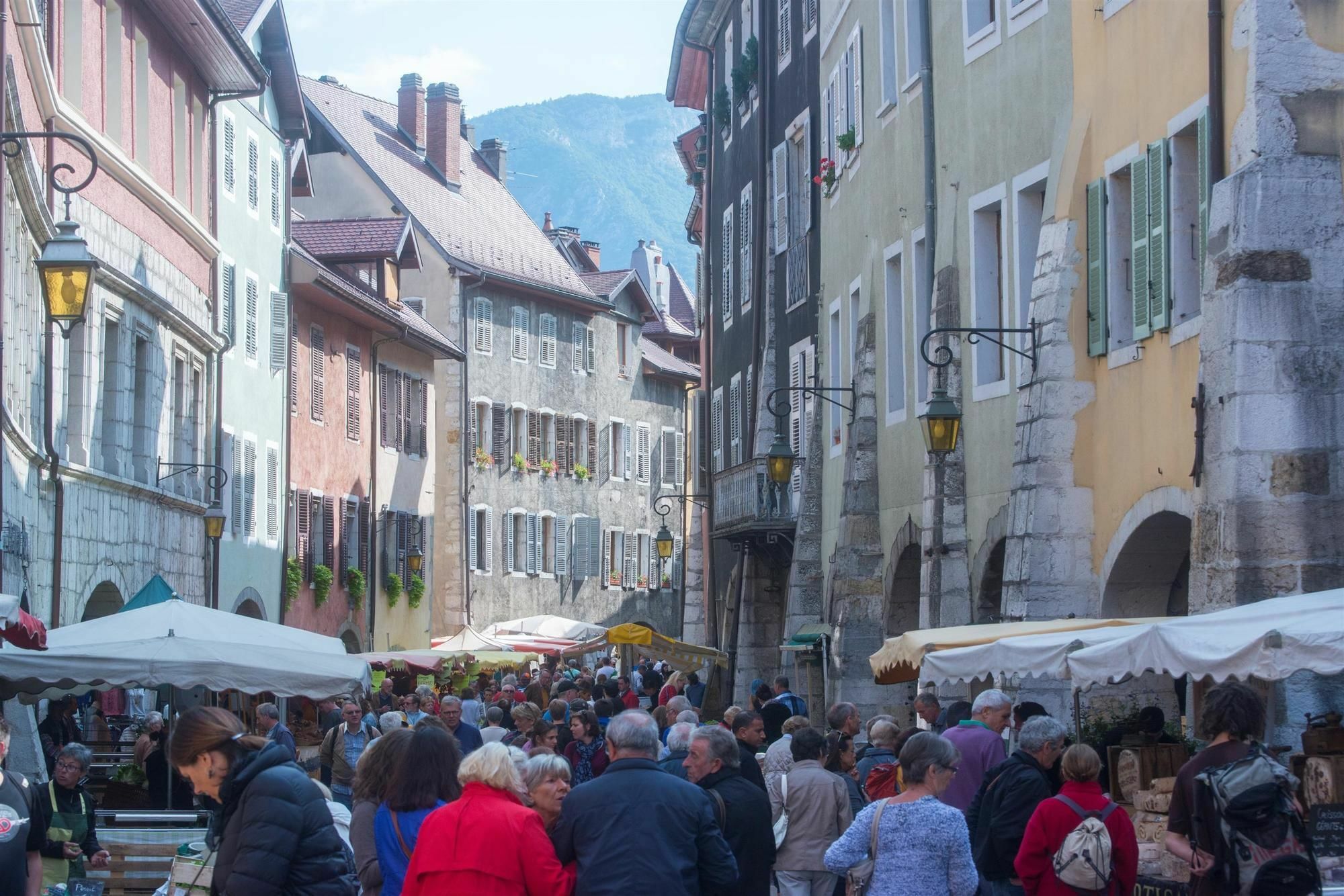 Отель Campanile Annecy - Cran Gevrier Экстерьер фото